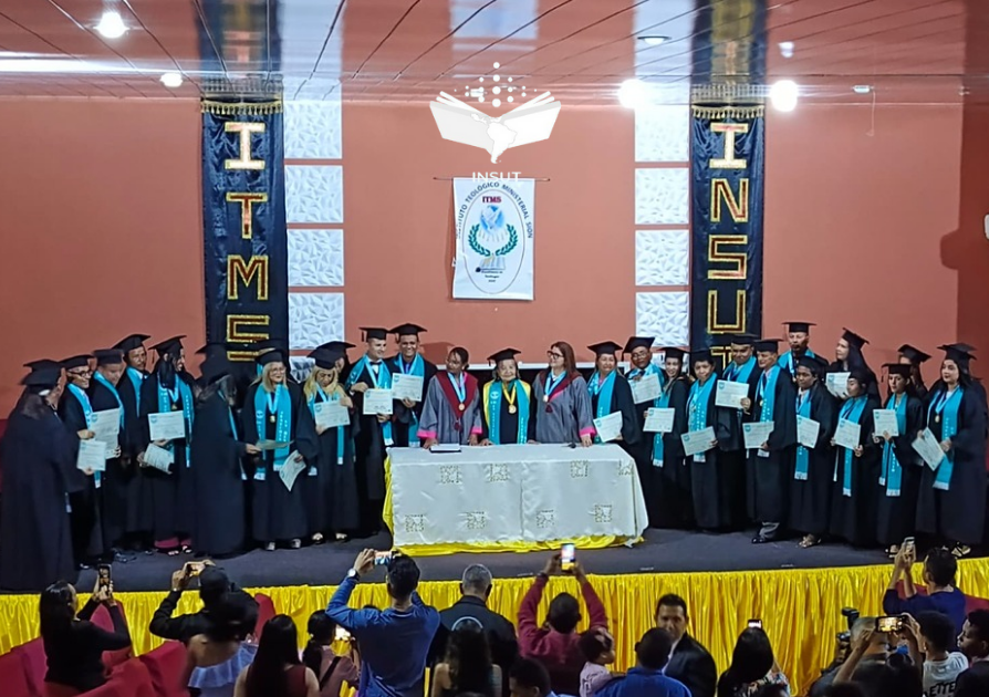 Primera graduación de licenciados en Teología | Convenio INSUT-SION 